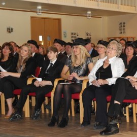 Séð inn í hliðarsalinn.