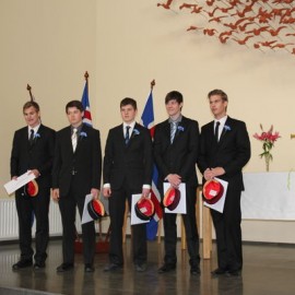 Nemendur útskrifaðir úr B-námi vélstjórnar ásamt stálsmiðum.